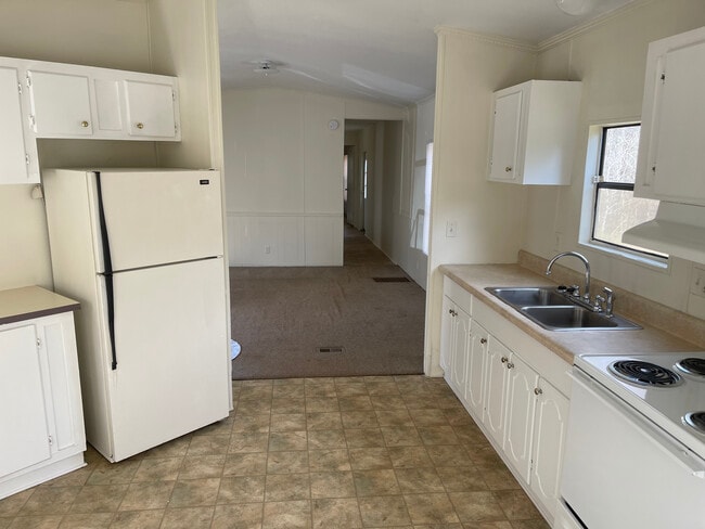 Photo - 476 Lee Road 799 House