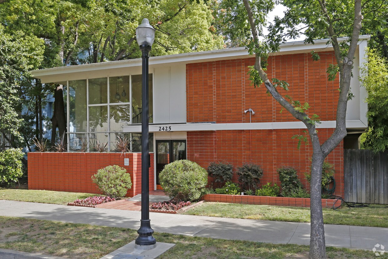 Building Photo - 2425 Capitol Ave