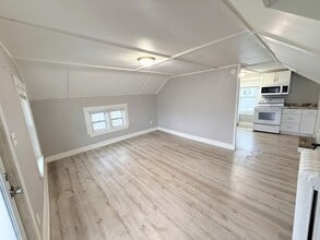 Building Photo - 1305-1307 Avon St