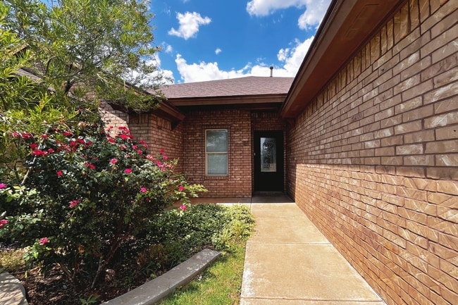 Building Photo - Gorgeous Luxury 4/2/2 with Basement in Cooper ISD!