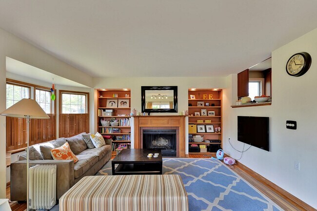 Building Photo - 20 Pershing Pl