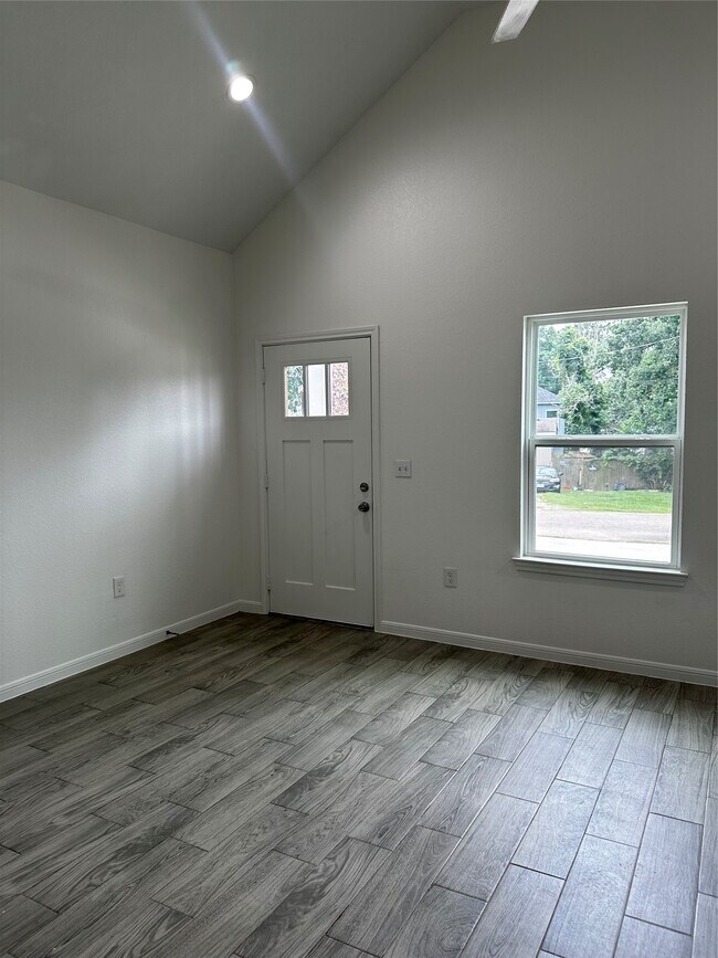 Foto del edificio - 16686 E Lynbrook