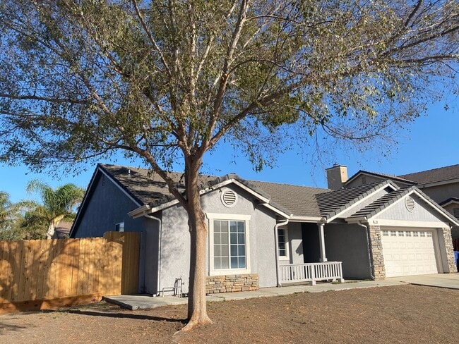 Foto del edificio - COMING SOON!! VERY NICE HOME 4 BEDROOM 2 BATHS