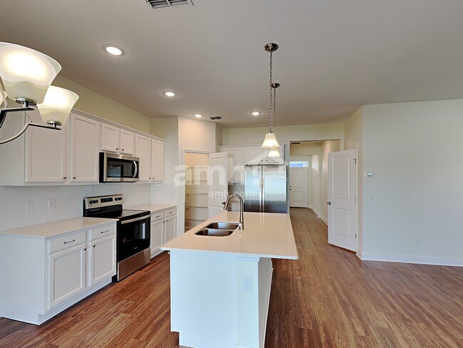 Building Photo - 815 Heavenly Dr