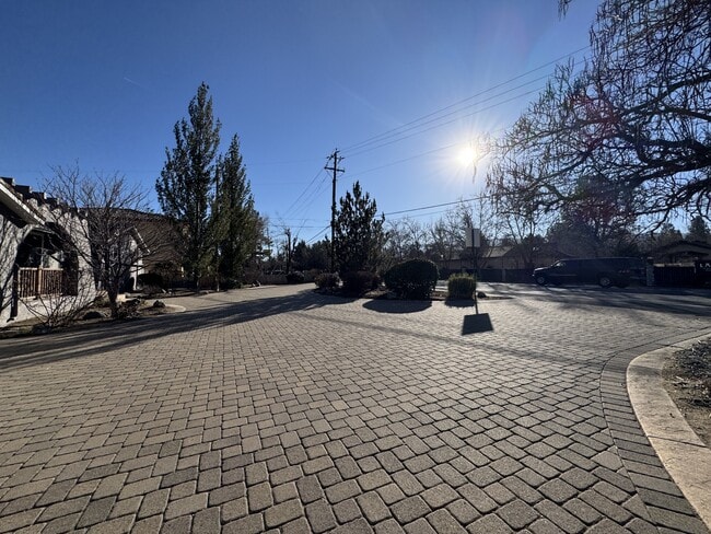 Foto del edificio - 4400 Lakeside Dr