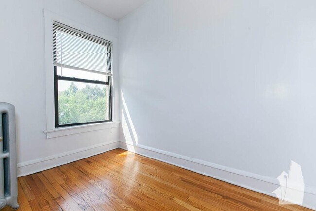 Foto del edificio - 2647 N Spaulding Ave