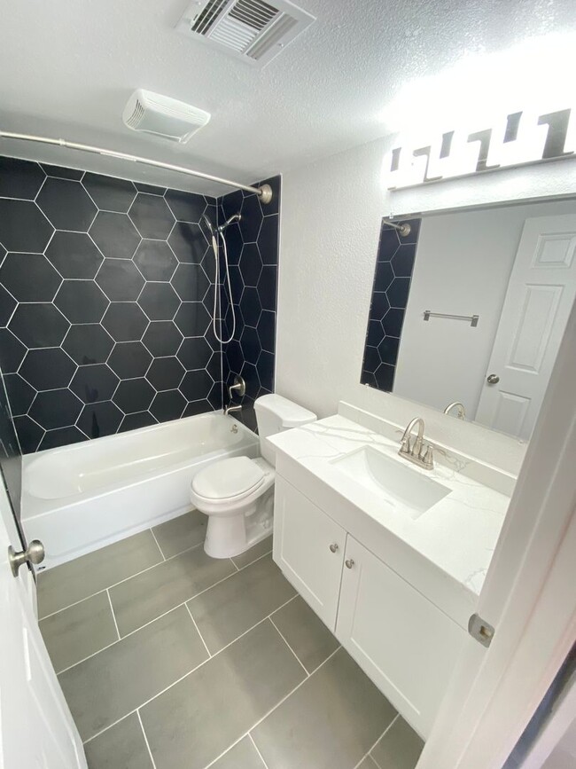 Building Photo - Delightful 2BED/2BATH Condo tucked away in a picturesque Henderson community!