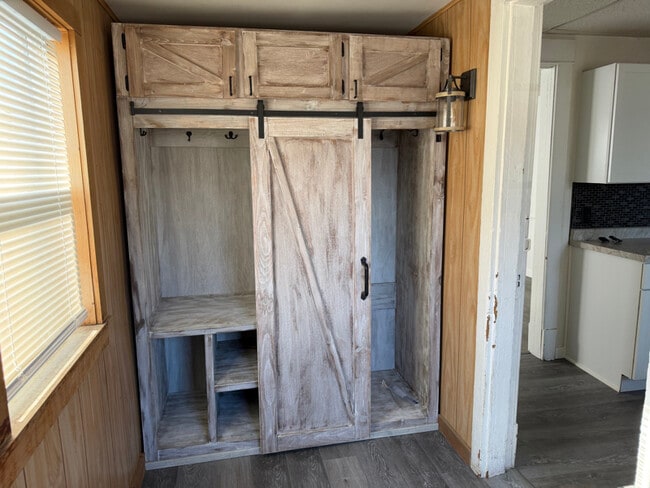 Building Photo - 911 SW 62nd St