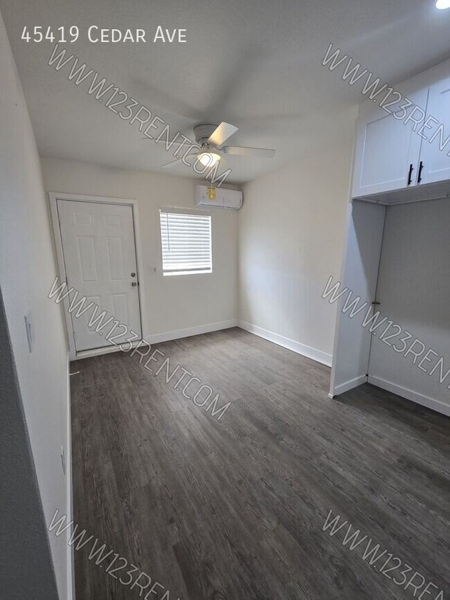 Foto del edificio - 45419 Cedar Ave