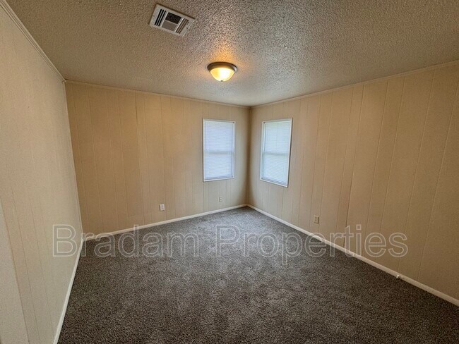 Foto del edificio - 503 N Beaumont St