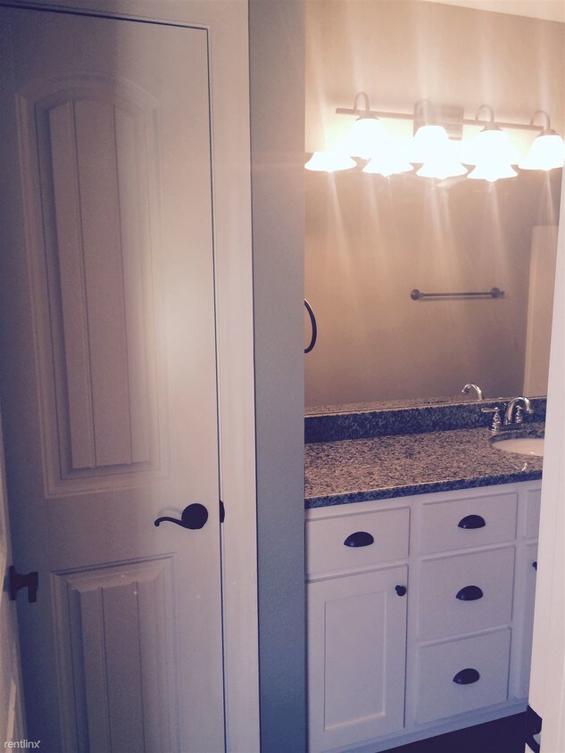 Primary Photo - 4 br, 2 bath House - 33 Tanzanite Dr