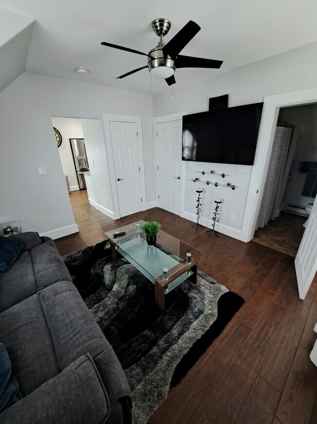 Photo - 14 Roy St Apartment