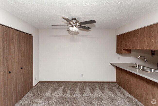 1BR, 1BA - 645 SF - Basswood Apartments