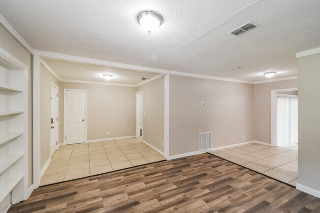 Building Photo - 8804 Ricardo Ln