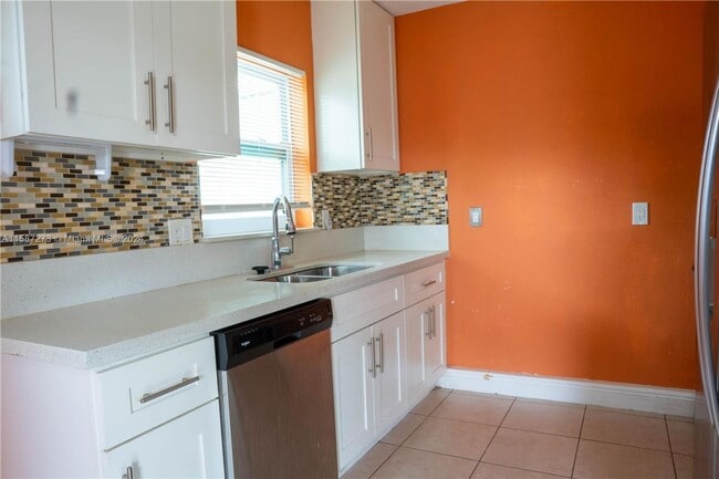 Building Photo - 1219 NW 10th Place, Fort Lauderdale, FL 33311