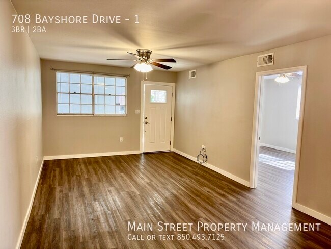 Foto del edificio - 708 Bayshore Dr