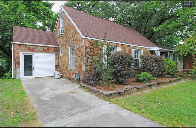 Building Photo - 212 Goshen Ave