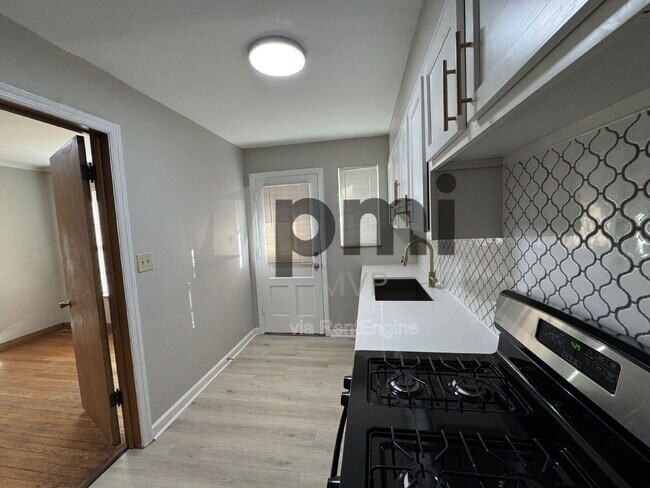 Foto del edificio - 2135 Ridgeview Rd