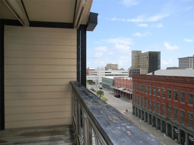 Building Photo - 100 20th St
