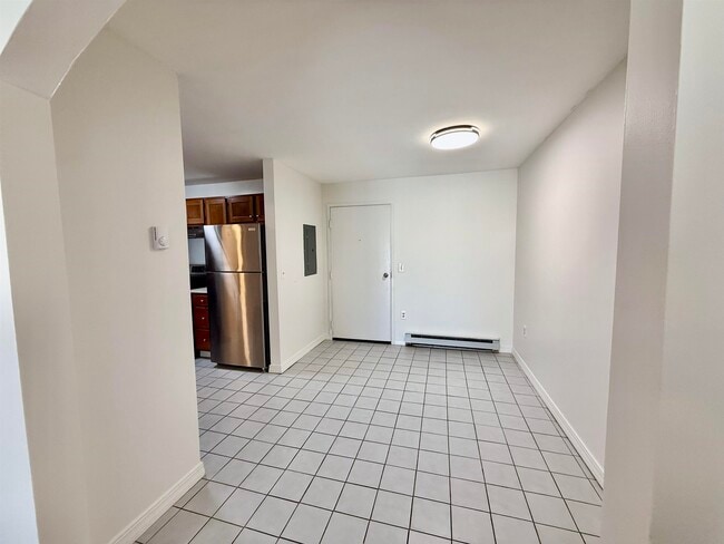 Building Photo - 4 Fairfax Ave