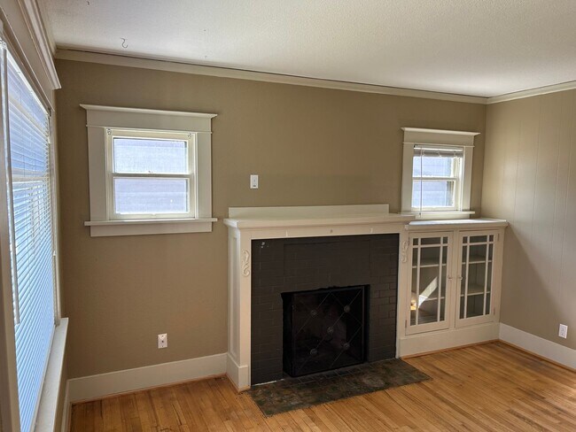 Building Photo - Updated Vintage Home