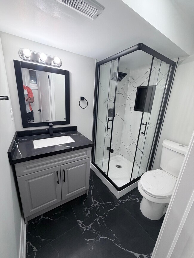 Photo du bâtiment - 604 Farwell Cres