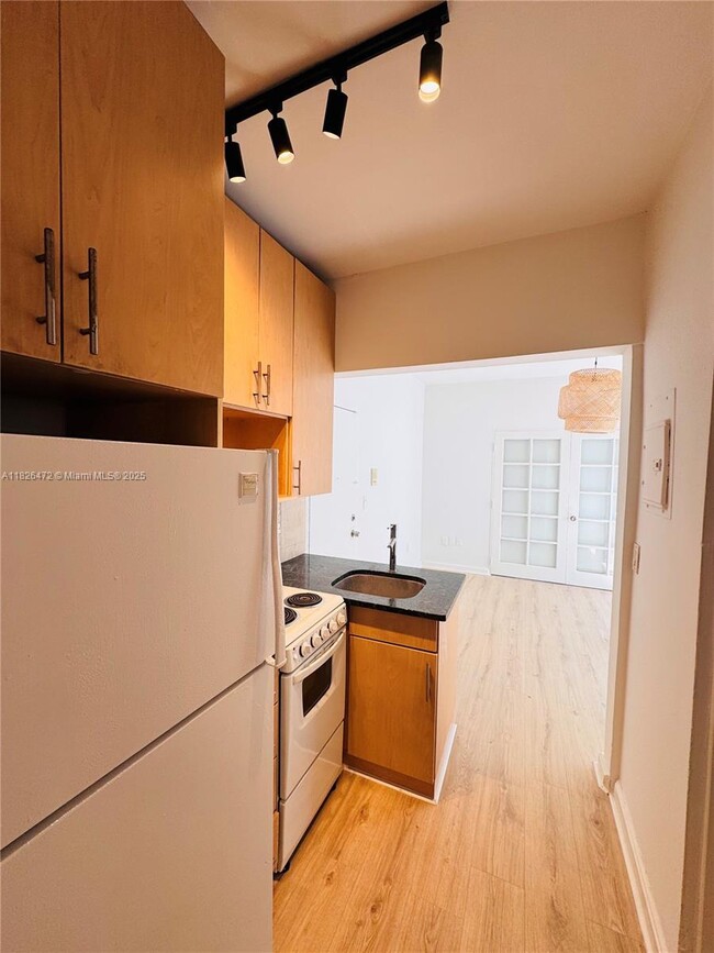 Building Photo - 227 1st St
