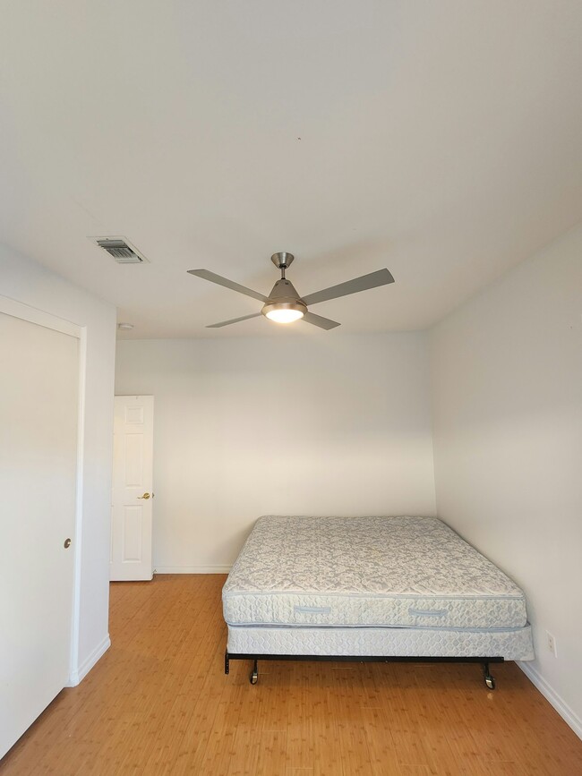 Foto del edificio - 1524 Carmel Ave