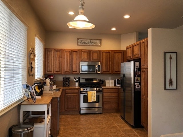 Building Photo - 10030 Zephyr Heights Dr