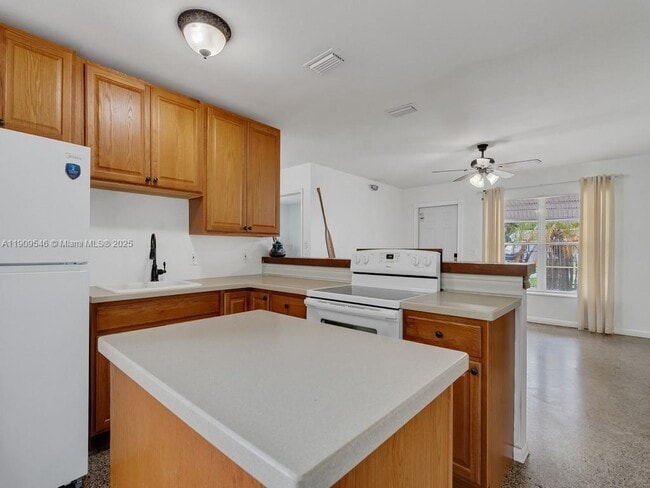 Foto del edificio - 1650 5th Ave