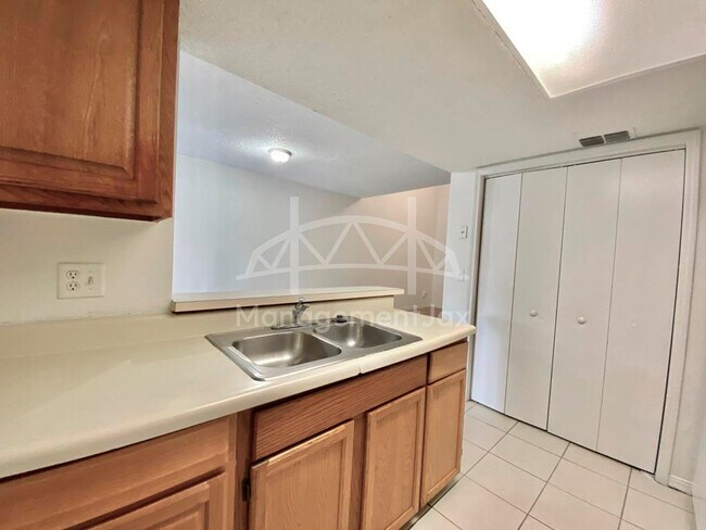 Foto del edificio - 7621 Melissa Ct N