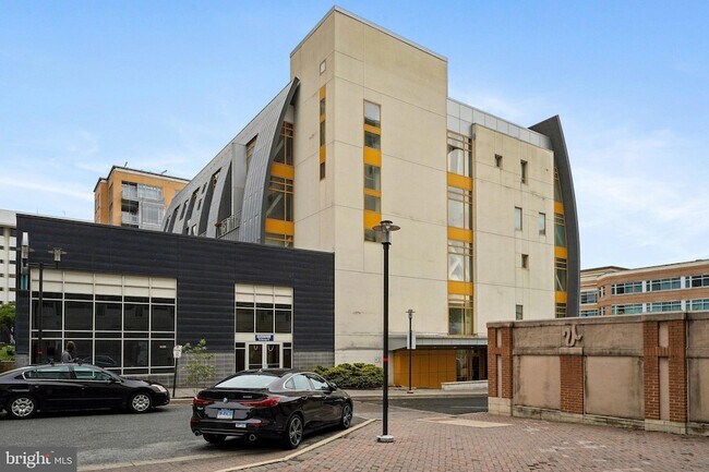 Foto del edificio - 6500 America Blvd