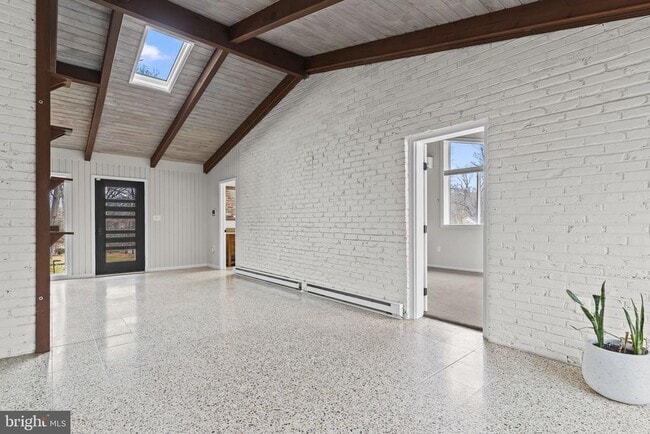 Building Photo - 7609 Woodridge Cir