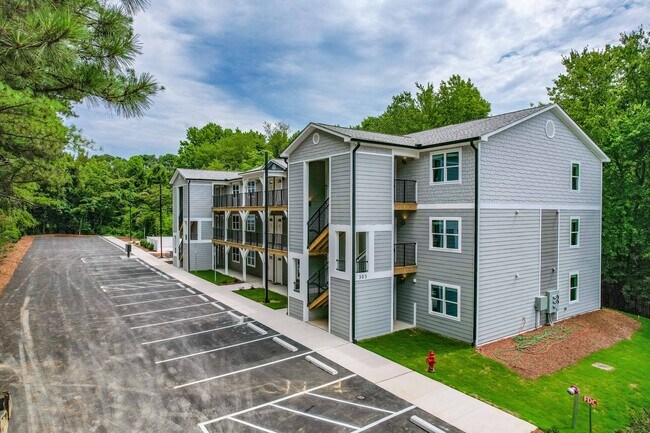 Building Photo - 303 Linwood St