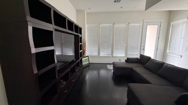 Foto del edificio - 2401 Crawford St