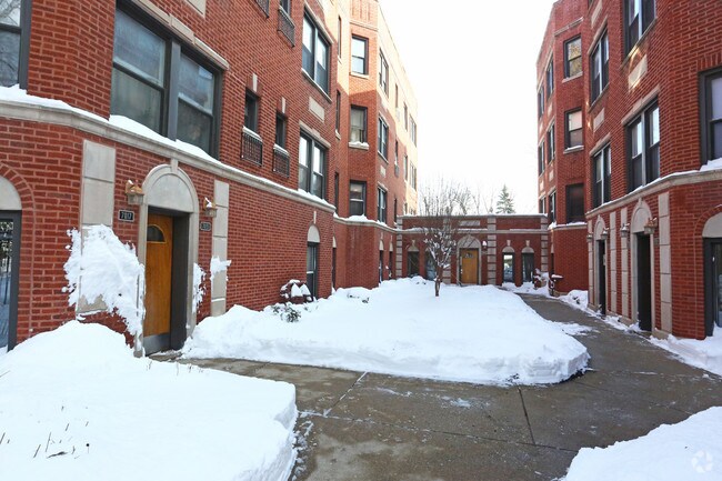 Building Photo - 7001-7017 N Wolcott Ave