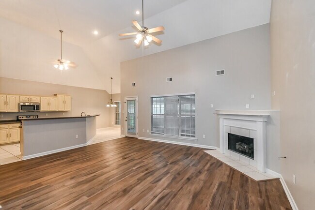 Foto del edificio - 8083 Delta Lakes Blvd