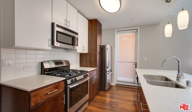 Foto del edificio - 1033 Doreen Place St