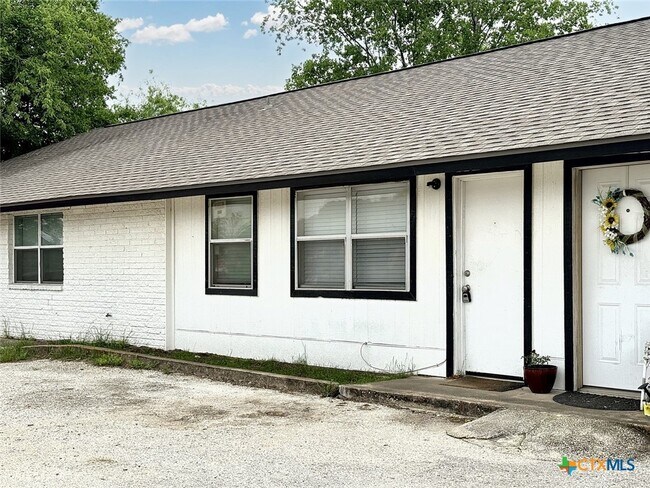 Building Photo - 19221 San Marcos Hwy