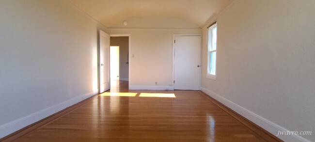 Foto del edificio - 336 Claremont Blvd