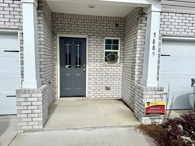 Foto del edificio - New 3/2 Townhome close to TAFB.