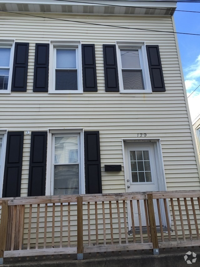Building Photo - 129-131 Elm St