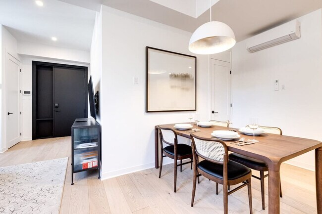 Photo du bâtiment - 4500 Rue Hutchison
