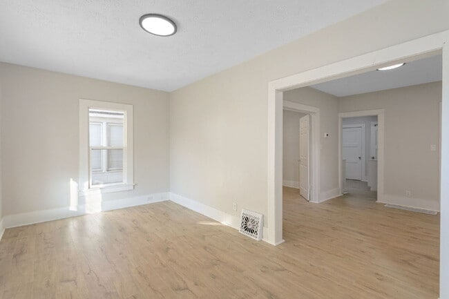 Building Photo - 232 E Grove St