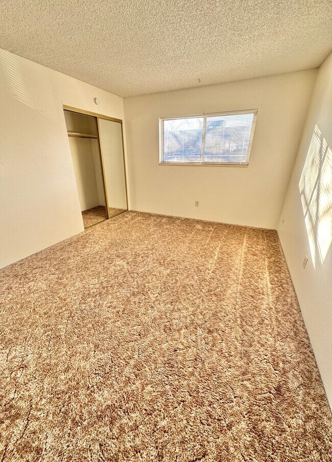 Foto del edificio - 2 bed 1.5 bath, 2-story Townhome!!!