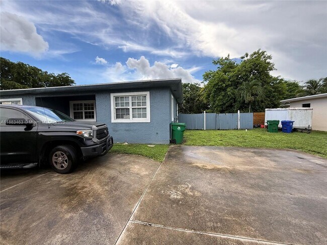 Building Photo - 6210 SW 27th St