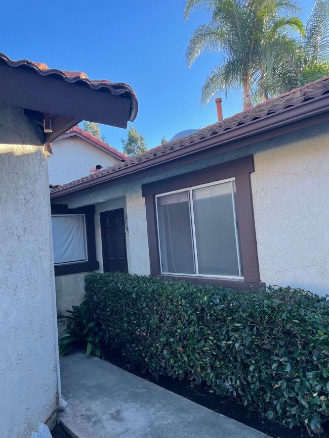 Building Photo - $3,000 - 2 Bed / 2 Bath Condo in Oceanside