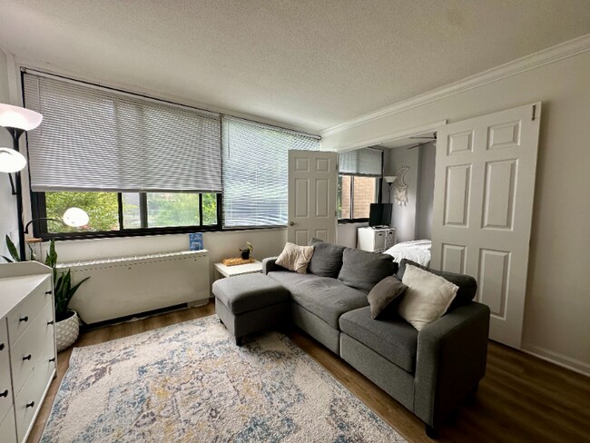 Foto del edificio - 2201 New Hampshire Ave NW
