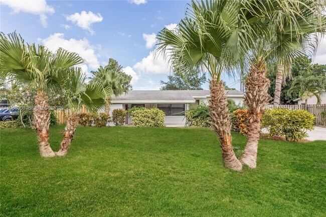 Building Photo - 848 Arlington Dr