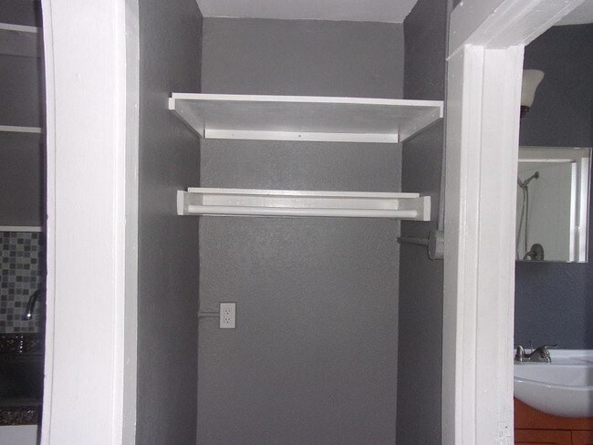 Closet - 114 7th St N